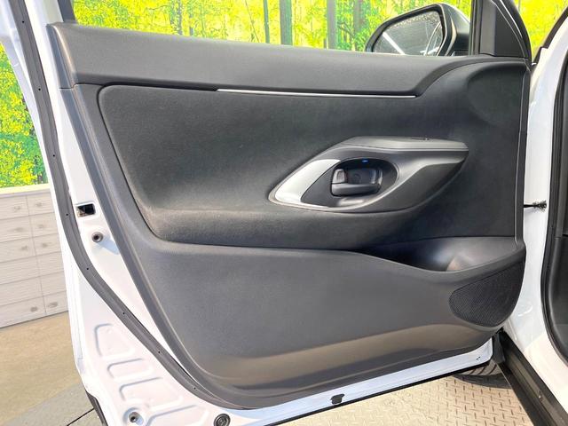 ヤリスクロス ハイブリッドＺ　純正８型ディスプレイ　全周囲カメラ　衝突軽減装置　レーダークルーズ　禁煙車　シートヒーター　パワーシート　コーナーセンサー　スマートキー　ＬＥＤヘッド　ＥＴＣ　純正１８インチアルミ　オートハイビーム（55枚目）