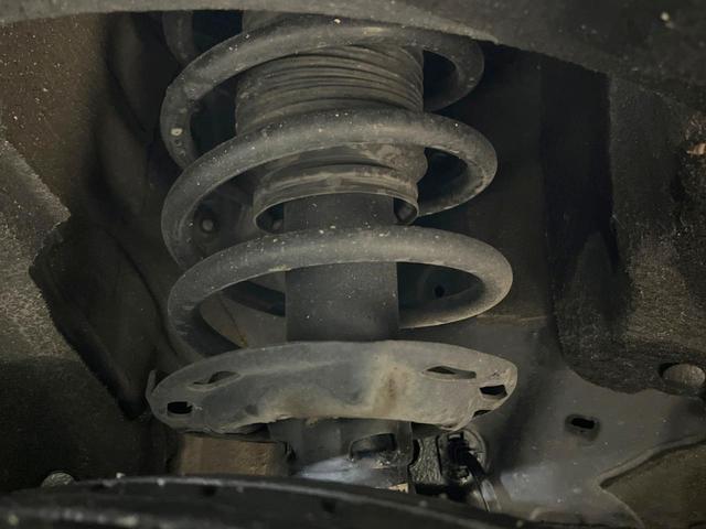 ヴェゼル ハイブリッドＸ　バックカメラ　衝突被害軽減システム　禁煙車　純正インターナビ　ドラレコ　スマートキー　ＬＥＤヘッド　ビルトインＥＴＣ　クルコン　純正１７インチアルミ　オートライト　オートエアコン　Ｂｌｕｅｔｏｏｔｈ（20枚目）