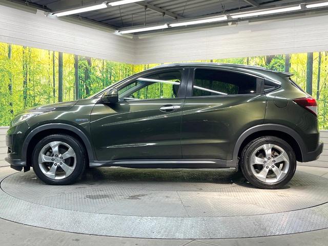 ヴェゼル ハイブリッドＸ　バックカメラ　衝突被害軽減システム　禁煙車　純正インターナビ　ドラレコ　スマートキー　ＬＥＤヘッド　ビルトインＥＴＣ　クルコン　純正１７インチアルミ　オートライト　オートエアコン　Ｂｌｕｅｔｏｏｔｈ（25枚目）