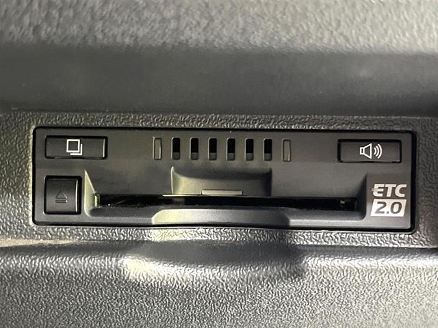 ハイエースバン スーパーＧＬ　ダークプライムＩＩ　純正ＳＤナビ　全周囲カメラ　両側電動ドア　衝突被害軽減システム　禁煙車　ハーフレザーシート　ドラレコ　コーナーセンサー　スマートキー　ＬＥＤヘッド　オートエアコン　スマートキー　ビルトインＥＴＣ（7枚目）