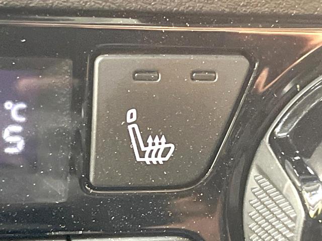 ノート Ｘ　メーカー純正９型ナビ　全周囲カメラ　エマージェンシーブレーキ　ＢＳＭ　禁煙車　デジタルインナーミラー　シートヒーター　ステアリングヒーター　ＥＴＣ　ドラレコ　Ｂｌｕｅｔｏｏｔｈ接続　ＬＥＤヘッドライト（7枚目）