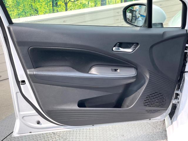 ノート Ｘ　メーカー純正９型ナビ　全周囲カメラ　エマージェンシーブレーキ　ＢＳＭ　禁煙車　デジタルインナーミラー　シートヒーター　ステアリングヒーター　ＥＴＣ　ドラレコ　Ｂｌｕｅｔｏｏｔｈ接続　ＬＥＤヘッドライト（42枚目）