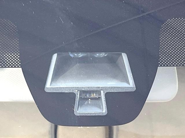 アルトラパン Ｘ　純正ＳＤナビ　全周囲カメラ　衝突被害軽減システム　禁煙車　シートヒーター　スマートキー　ＨＩＤヘッド　ビルトインＥＴＣ　純正１４インチアルミ　オートライト　オートエアコン　Ｂｌｕｅｔｏｏｔｈ（4枚目）