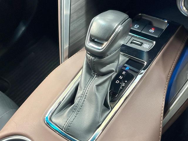 ハリアーハイブリッド Ｚ　レザーパッケージ　純正１２インチディスプレイオーディオ　全周囲カメラカメラ　ＪＢＬサウンド　衝突被害軽減システム　ブラインドスポットモニター　レーダークルーズ　禁煙車　電動リアゲート　革シート　コーナーセンサー（60枚目）