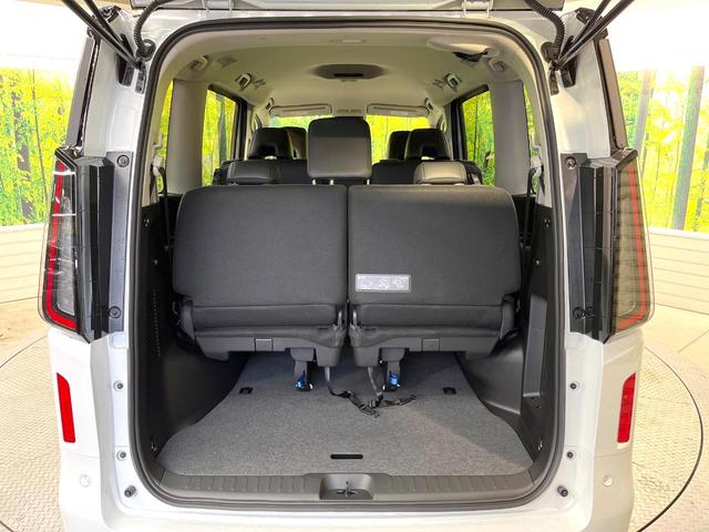 セレナ ハイウェイスターＶ　登録済未使用車　１２．３型メーカーナビ　全周囲カメラ　両側電動ドア　衝突被害軽減システム　レーダークルーズ　コーナーセンサー　スマートキー　ＬＥＤヘッド　フルセグＴＶ　オートライト　オートエアコン（11枚目）