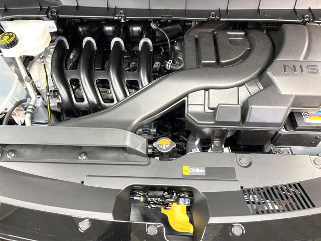 セレナ ハイウェイスターＶ　登録済未使用車　１２．３型メーカーナビ　全周囲カメラ　両側電動ドア　衝突被害軽減システム　レーダークルーズ　コーナーセンサー　スマートキー　ＬＥＤヘッド　フルセグＴＶ　オートライト　オートエアコン（20枚目）