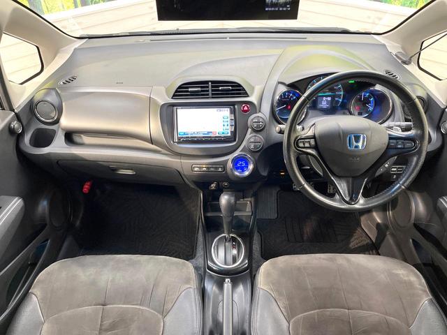フィットハイブリッド ＲＳ　純正ＳＤナビ　バックカメラ　禁煙車　ドラレコ　スマートキー　ＨＩＤヘッド　ビルトインＥＴＣ　クルコン　純正１６インチアルミ　オートライト　オートエアコン　Ｂｌｕｅｔｏｏｔｈ　ＣＤ　ＤＶＤ再生（2枚目）