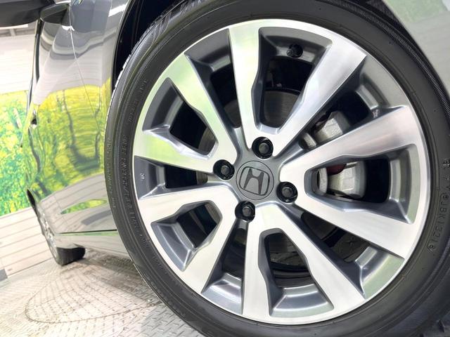 フィットハイブリッド ＲＳ　純正ＳＤナビ　バックカメラ　禁煙車　ドラレコ　スマートキー　ＨＩＤヘッド　ビルトインＥＴＣ　クルコン　純正１６インチアルミ　オートライト　オートエアコン　Ｂｌｕｅｔｏｏｔｈ　ＣＤ　ＤＶＤ再生（13枚目）