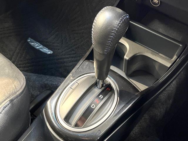 フィットハイブリッド ＲＳ　純正ＳＤナビ　バックカメラ　禁煙車　ドラレコ　スマートキー　ＨＩＤヘッド　ビルトインＥＴＣ　クルコン　純正１６インチアルミ　オートライト　オートエアコン　Ｂｌｕｅｔｏｏｔｈ　ＣＤ　ＤＶＤ再生（21枚目）