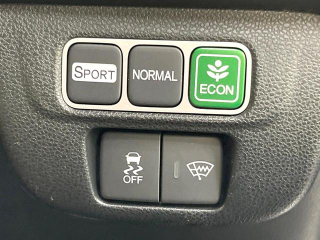 フィットハイブリッド ＲＳ　純正ＳＤナビ　バックカメラ　禁煙車　ドラレコ　スマートキー　ＨＩＤヘッド　ビルトインＥＴＣ　クルコン　純正１６インチアルミ　オートライト　オートエアコン　Ｂｌｕｅｔｏｏｔｈ　ＣＤ　ＤＶＤ再生（28枚目）