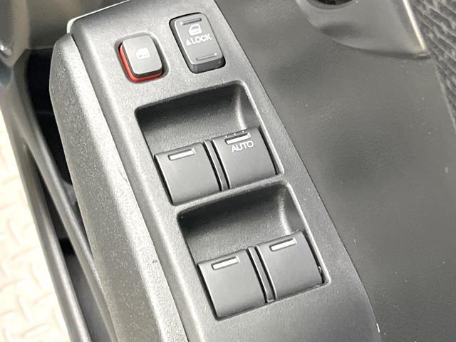 フィットハイブリッド ＲＳ　純正ＳＤナビ　バックカメラ　禁煙車　ドラレコ　スマートキー　ＨＩＤヘッド　ビルトインＥＴＣ　クルコン　純正１６インチアルミ　オートライト　オートエアコン　Ｂｌｕｅｔｏｏｔｈ　ＣＤ　ＤＶＤ再生（29枚目）