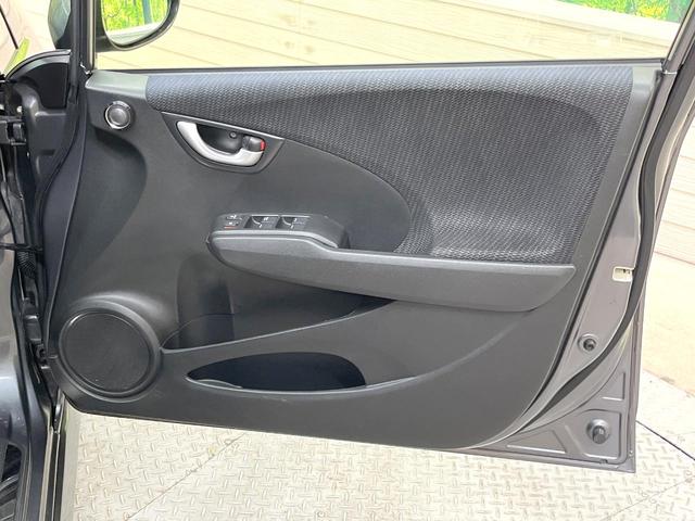 フィットハイブリッド ＲＳ　純正ＳＤナビ　バックカメラ　禁煙車　ドラレコ　スマートキー　ＨＩＤヘッド　ビルトインＥＴＣ　クルコン　純正１６インチアルミ　オートライト　オートエアコン　Ｂｌｕｅｔｏｏｔｈ　ＣＤ　ＤＶＤ再生（46枚目）