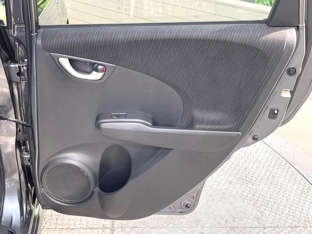 フィットハイブリッド ＲＳ　純正ＳＤナビ　バックカメラ　禁煙車　ドラレコ　スマートキー　ＨＩＤヘッド　ビルトインＥＴＣ　クルコン　純正１６インチアルミ　オートライト　オートエアコン　Ｂｌｕｅｔｏｏｔｈ　ＣＤ　ＤＶＤ再生（47枚目）