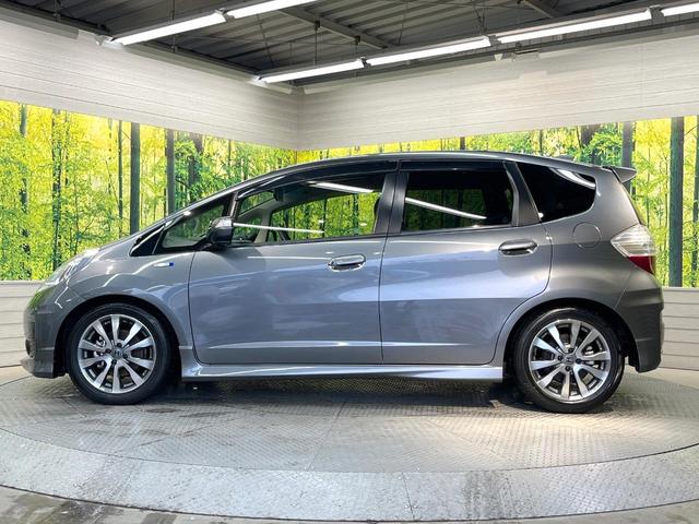 フィットハイブリッド ＲＳ　純正ＳＤナビ　バックカメラ　禁煙車　ドラレコ　スマートキー　ＨＩＤヘッド　ビルトインＥＴＣ　クルコン　純正１６インチアルミ　オートライト　オートエアコン　Ｂｌｕｅｔｏｏｔｈ　ＣＤ　ＤＶＤ再生（50枚目）