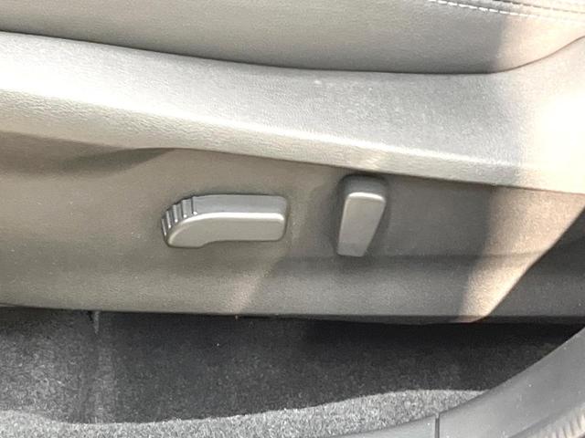 フォレスター アドバンス　純正ナビ　バックカメラ　衝突被害軽減システム　レーダークルーズ　禁煙車　ハーフレザーシート　スマートキー　ＬＥＤヘッド　ＥＴＣ　純正１８インチアルミ　オートライト　デュアルエアコン　Ｂｌｕｅｔｏｏｔｈ（6枚目）