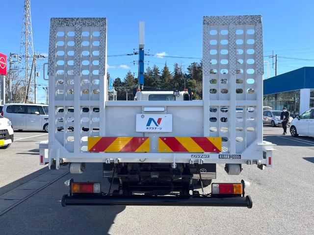  ベースグレード　６速ＭＴ車　ディーゼル　ＳＤナビ　ＨＩＤヘッド　ＥＴＣ（18枚目）