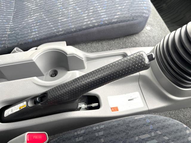  ベースグレード　６速ＭＴ車　ディーゼル　ＳＤナビ　ＨＩＤヘッド　ＥＴＣ（23枚目）