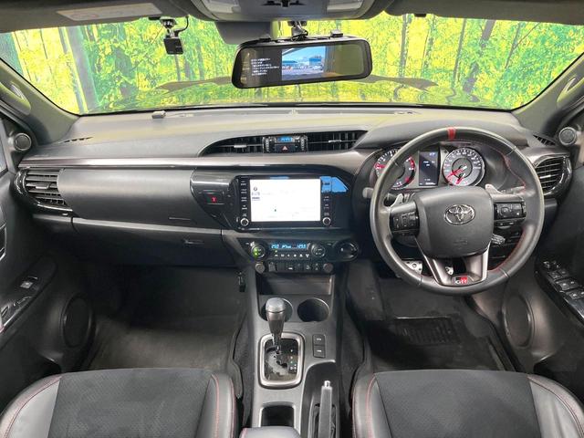ハイラックス Ｚ　ＧＲスポーツ　純正８型ナビ付ディスプレイオーディオ　全周囲カメラ　レーダークルーズ　衝突軽減装置　禁煙車　ハーフレザーシート　パワーシート　ドラレコ　コーナーセンサー　スマートキー　ＬＥＤヘッド　ＥＴＣ（2枚目）
