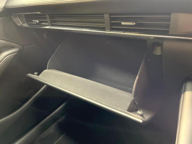 ＭＡＺＤＡ３ファストバック １５Ｓ　レザーツーリングセレクション　１０．２５型マツダコネクトナビ　全周囲カメラ　衝突軽減装置　レーダークルーズ　禁煙車　レザーシート　パワーシート　ドラレコ　コーナーセンサー　ＬＥＤヘッド　ＥＴＣ　純正１８インチＡＷ　オートハイビーム（65枚目）