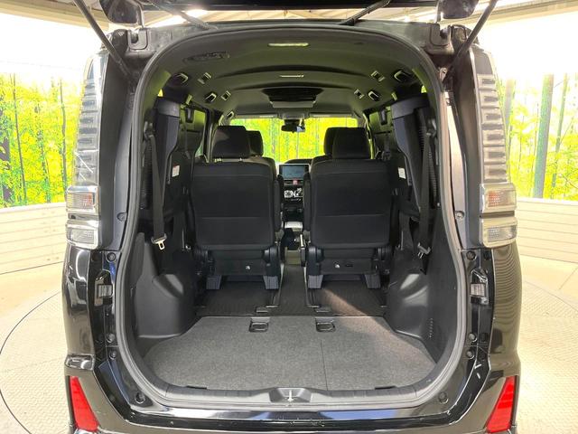 ヴォクシー ハイブリッドＺＳ　モデリスタエアロ　純正１０型ＳＤナビ　両側電動ドア　後席モニター　バックカメラ　衝突軽減装置　禁煙車　スマートキー　ＬＥＤヘッド　ビルトインＥＴＣ　クルコン　純正１６インチアルミ　オートハイビーム（11枚目）