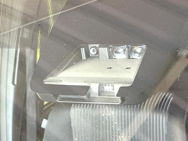 ヴォクシー ＺＳ　煌　純正９型ＳＤナビ　後席モニター　バックカメラ　両側電動ドア　衝突被害軽減システム　禁煙車　ドラレコ　スマートキー　ＬＥＤヘッド　ビルトインＥＴＣ　クルコン　純正１６インチアルミ　オートハイビーム（3枚目）