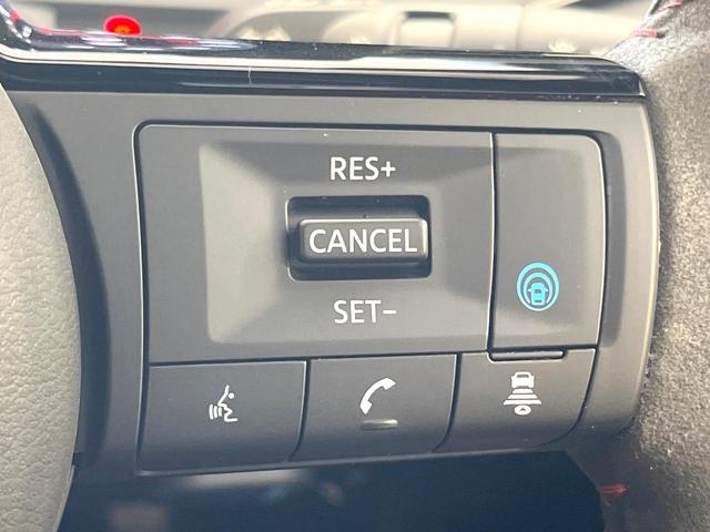 オーラ ニスモ　全周囲カメラ　メーカーナビ　衝突被害軽減システム　禁煙車　コーナーセンサー　スマートキー　ＬＥＤヘッド　ビルトインＥＴＣ　純正１７インチアルミ　オートハイビーム　オートライト　Ｂｌｕｅｔｏｏｔｈ（5枚目）