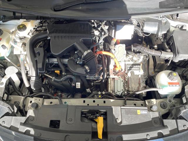 オーラ ニスモ　全周囲カメラ　メーカーナビ　衝突被害軽減システム　禁煙車　コーナーセンサー　スマートキー　ＬＥＤヘッド　ビルトインＥＴＣ　純正１７インチアルミ　オートハイビーム　オートライト　Ｂｌｕｅｔｏｏｔｈ（18枚目）