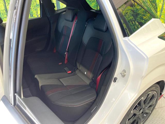 オーラ ニスモ　全周囲カメラ　メーカーナビ　衝突被害軽減システム　禁煙車　コーナーセンサー　スマートキー　ＬＥＤヘッド　ビルトインＥＴＣ　純正１７インチアルミ　オートハイビーム　オートライト　Ｂｌｕｅｔｏｏｔｈ（24枚目）