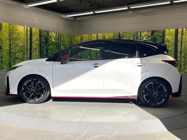 オーラ ニスモ　全周囲カメラ　メーカーナビ　衝突被害軽減システム　禁煙車　コーナーセンサー　スマートキー　ＬＥＤヘッド　ビルトインＥＴＣ　純正１７インチアルミ　オートハイビーム　オートライト　Ｂｌｕｅｔｏｏｔｈ（27枚目）