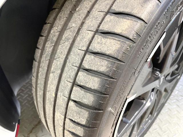 オーラ ニスモ　全周囲カメラ　メーカーナビ　衝突被害軽減システム　禁煙車　コーナーセンサー　スマートキー　ＬＥＤヘッド　ビルトインＥＴＣ　純正１７インチアルミ　オートハイビーム　オートライト　Ｂｌｕｅｔｏｏｔｈ（33枚目）