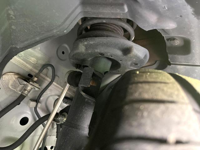 オーラ ニスモ　全周囲カメラ　メーカーナビ　衝突被害軽減システム　禁煙車　コーナーセンサー　スマートキー　ＬＥＤヘッド　ビルトインＥＴＣ　純正１７インチアルミ　オートハイビーム　オートライト　Ｂｌｕｅｔｏｏｔｈ（34枚目）