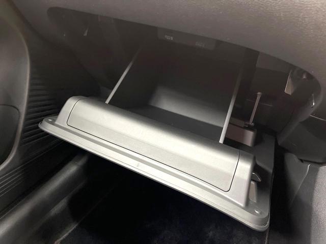 オーラ ニスモ　全周囲カメラ　メーカーナビ　衝突被害軽減システム　禁煙車　コーナーセンサー　スマートキー　ＬＥＤヘッド　ビルトインＥＴＣ　純正１７インチアルミ　オートハイビーム　オートライト　Ｂｌｕｅｔｏｏｔｈ（53枚目）