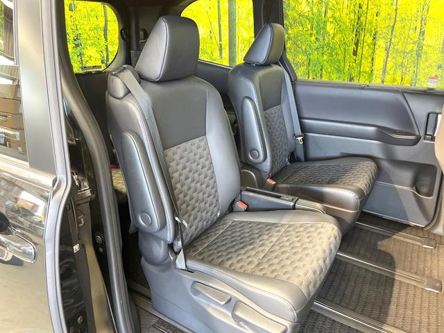 ヴォクシー Ｓ－Ｚ　ディスプレイオーディオプラス　両側電動ドア　後席モニター　バックカメラ　衝突被害軽減システム　レーダークルーズ　禁煙車　コーナーセンサー　スマートキー　ＬＥＤヘッド　ビルトインＥＴＣ（9枚目）