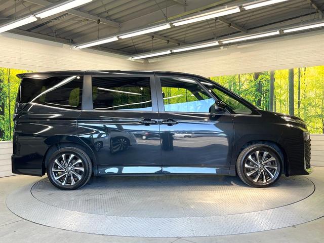 ヴォクシー Ｓ－Ｚ　ディスプレイオーディオプラス　両側電動ドア　後席モニター　バックカメラ　衝突被害軽減システム　レーダークルーズ　禁煙車　コーナーセンサー　スマートキー　ＬＥＤヘッド　ビルトインＥＴＣ（47枚目）