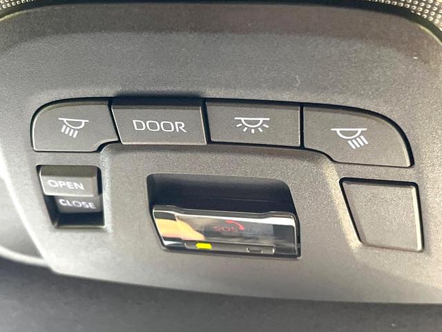 カローラクロス ハイブリッド　Ｚ　１０．５型ディスプレイオーディオ　ガラスルーフ　全周囲カメラ　衝突被害軽減システム　レーダークルーズ　禁煙車　電動リアゲート　ハーフレザーシート　パワーシート　コーナーセンサー　スマートキー（56枚目）