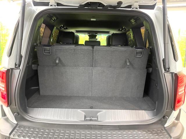 ���i�̂���������ʋ΁A���}���ɏ\���ȉ׎��X�y�[�X���m�ۂ��Ă���܂��B�Z�J���h�V�[�g��|���ƁA�傫�ȉו��̐ύڂ��\�ł���