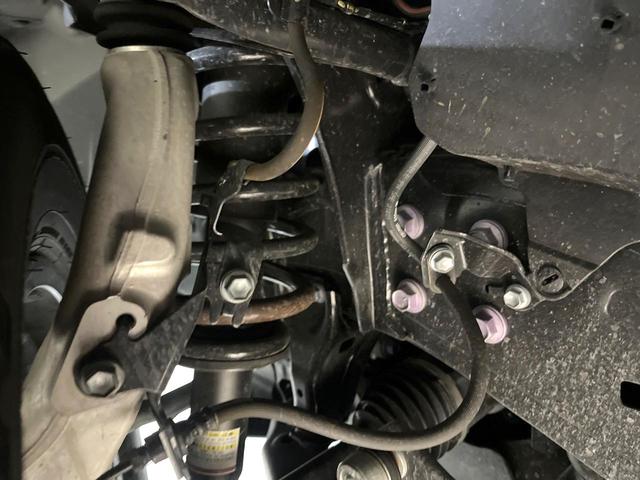 ��D�]�𒸂��Ă���܂��{�f�B�̒e�X�v���b�V���R�[�g���D�]��t���B�ʏ�̃K���X�R�[�g�ƈقȂ�A�ϋv�N���U�N�̖��@���K���X�R�[�e�B���O���A�{�f�B���L���C�ȏ�Ԃɕۂ��Ă���܂��B