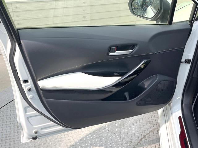 カローラツーリング ハイブリッド　ダブルバイビー　モデリスタエアロ　９型ディスプレイオーディオ　バックカメラ　１００Ｖ電源　衝突被害軽減システム　レーダークルーズ　禁煙車　ハーフレザーシート　スマートキー　ＬＥＤヘッド　ＥＴＣ２．０（50枚目）