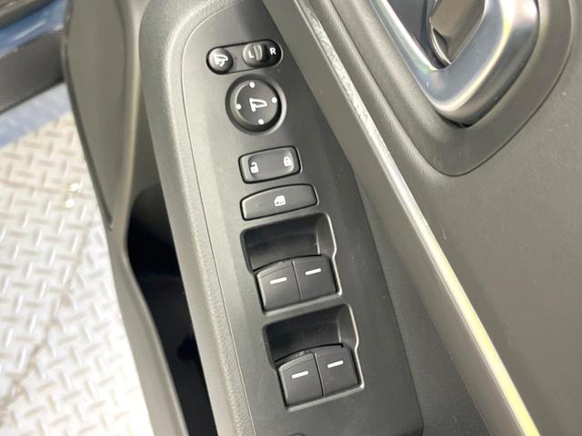 ヴェゼル ｅ：ＨＥＶ　Ｚ　メーカーナビ　バックカメラ　衝突被害軽減システム　レーダークルーズ　禁煙車　電動リアゲート　ハーフレザーシート　コーナーセンサー　スマートキー　ＬＥＤヘッド　ＥＴＣ２．０　純正１８インチアルミ（30枚目）