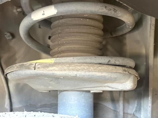 ��D�]�𒸂��Ă���܂��{�f�B�̒e�X�v���b�V���R�[�g���D�]��t���B�ʏ�̃K���X�R�[�g�ƈقȂ�A�ϋv�N���U�N�̖��@���K���X�R�[�e�B���O���A�{�f�B���L���C�ȏ�Ԃɕۂ��Ă���܂��B