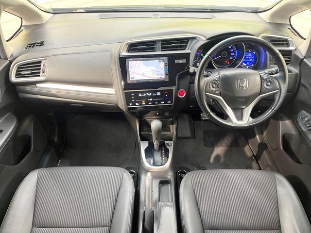フィット １５ＸＬ　純正ＳＤナビ　バックカメラ　禁煙車　ハーフレザーシート　シートヒーター　スマートキー　ＬＥＤヘッド　ビルトインＥＴＣ　クルコン　オートライト　オートエアコン　Ｂｌｕｅｔｏｏｔｈ（2枚目）