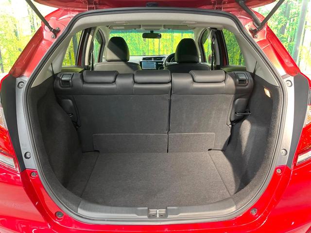 フィット １５ＸＬ　純正ＳＤナビ　バックカメラ　禁煙車　ハーフレザーシート　シートヒーター　スマートキー　ＬＥＤヘッド　ビルトインＥＴＣ　クルコン　オートライト　オートエアコン　Ｂｌｕｅｔｏｏｔｈ（10枚目）