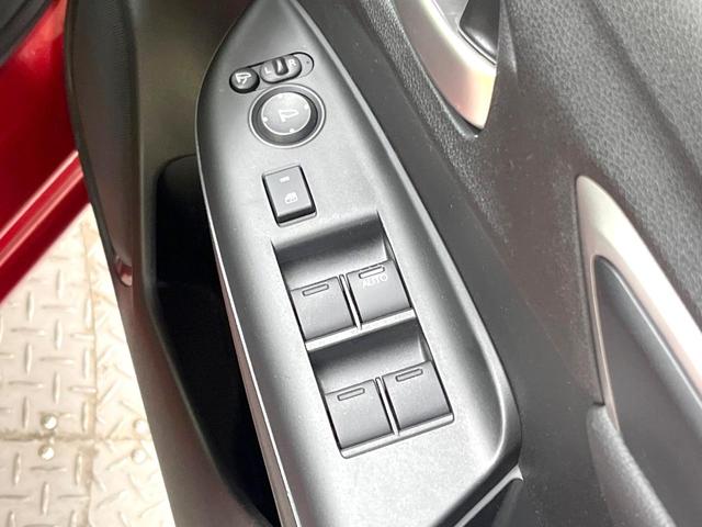 フィット １５ＸＬ　純正ＳＤナビ　バックカメラ　禁煙車　ハーフレザーシート　シートヒーター　スマートキー　ＬＥＤヘッド　ビルトインＥＴＣ　クルコン　オートライト　オートエアコン　Ｂｌｕｅｔｏｏｔｈ（30枚目）