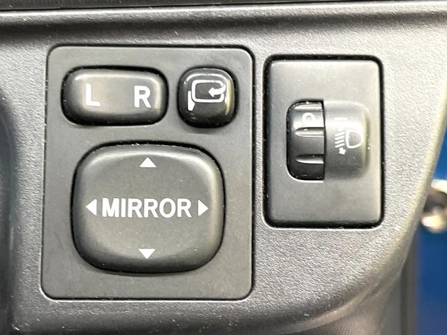 アクア Ｓ　禁煙車　スマートキー　オートライト　オートエアコン　ＣＤ　衝突安全ボディ　電動格納ミラー　横滑り防止装置（5枚目）