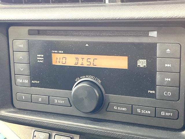 アクア Ｓ　禁煙車　スマートキー　オートライト　オートエアコン　ＣＤ　衝突安全ボディ　電動格納ミラー　横滑り防止装置（6枚目）