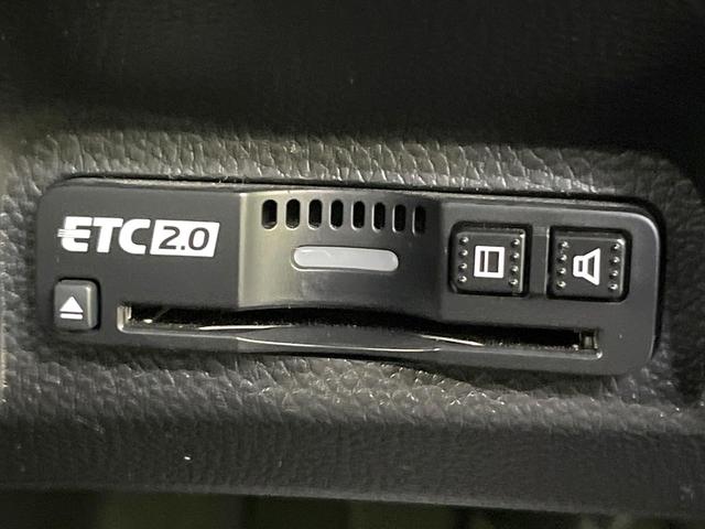 ヴェゼル ｅ：ＨＥＶ　Ｚ　バックカメラ　衝突被害軽減システム　禁煙車　電動リアゲート　ハーフレザーシート　コーナーセンサー　スマートキー　ＬＥＤヘッド　ＥＴＣ２．０　純正１８インチアルミ　オートハイビーム　車線逸脱警報（7枚目）