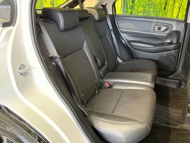 ヴェゼル ｅ：ＨＥＶ　Ｚ　バックカメラ　衝突被害軽減システム　禁煙車　電動リアゲート　ハーフレザーシート　コーナーセンサー　スマートキー　ＬＥＤヘッド　ＥＴＣ２．０　純正１８インチアルミ　オートハイビーム　車線逸脱警報（9枚目）