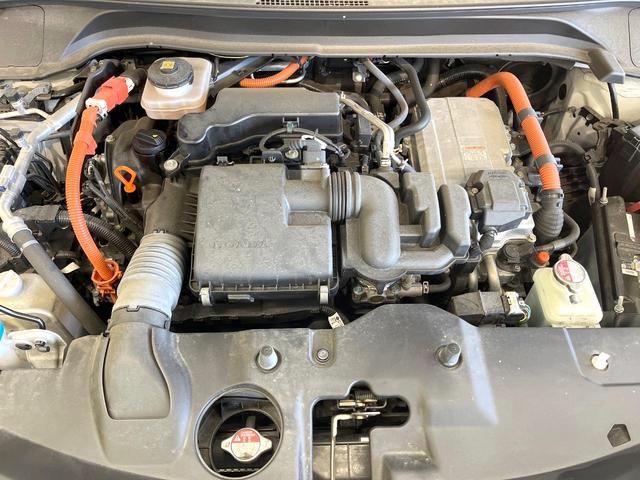 ヴェゼル ｅ：ＨＥＶ　Ｚ　バックカメラ　衝突被害軽減システム　禁煙車　電動リアゲート　ハーフレザーシート　コーナーセンサー　スマートキー　ＬＥＤヘッド　ＥＴＣ２．０　純正１８インチアルミ　オートハイビーム　車線逸脱警報（18枚目）