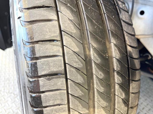 ヴェゼル ｅ：ＨＥＶ　Ｚ　バックカメラ　衝突被害軽減システム　禁煙車　電動リアゲート　ハーフレザーシート　コーナーセンサー　スマートキー　ＬＥＤヘッド　ＥＴＣ２．０　純正１８インチアルミ　オートハイビーム　車線逸脱警報（30枚目）