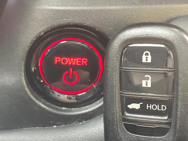 ヴェゼル ｅ：ＨＥＶ　Ｚ　バックカメラ　衝突被害軽減システム　禁煙車　電動リアゲート　ハーフレザーシート　コーナーセンサー　スマートキー　ＬＥＤヘッド　ＥＴＣ２．０　純正１８インチアルミ　オートハイビーム　車線逸脱警報（43枚目）